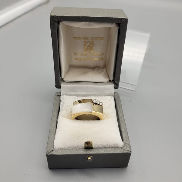Van Cleef 18kt Gold Mother of Pearl Diamond Ring - Image 13