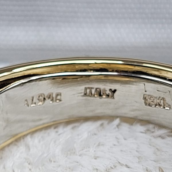 Van Cleef 18kt Gold Mother of Pearl Diamond Ring - Image 9