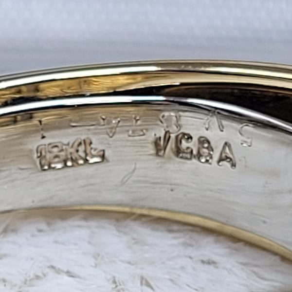 Van Cleef 18kt Gold Mother of Pearl Diamond Ring - Image 10