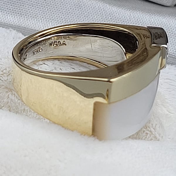 Van Cleef 18kt Gold Mother of Pearl Diamond Ring - Image 5