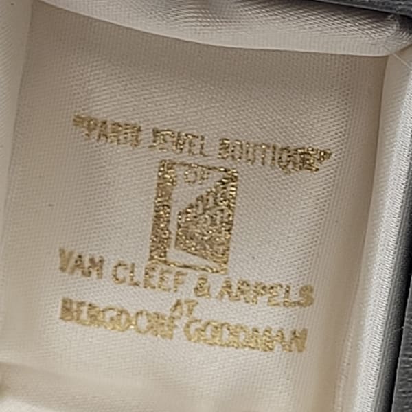 Van Cleef 18k Gold Pearl Diamond Ring - Image 14